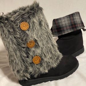 Women’s black Muk Luks boots size 7